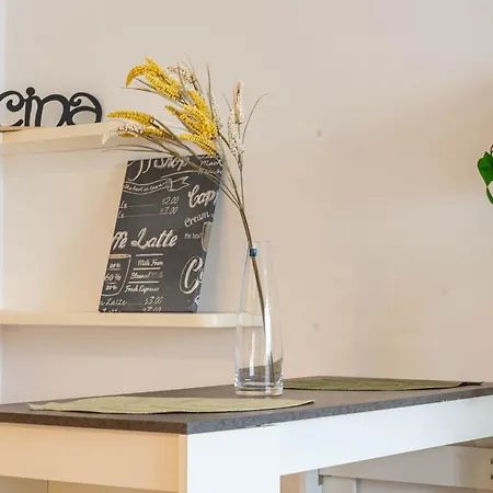 Garage & Station - Self Check-in & Remote Access Apartment