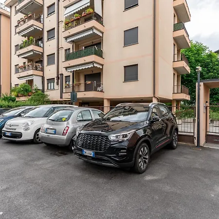 Garage & Station - Self Check-in & Remote Access Apartment