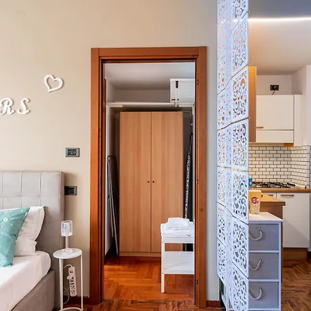 Apartment Garage & Station - Self Check-in & Remote Access *